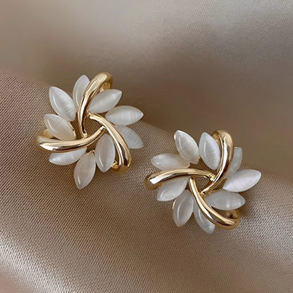 Lily - Opaal Maan-Bloembladeren Oorbellen